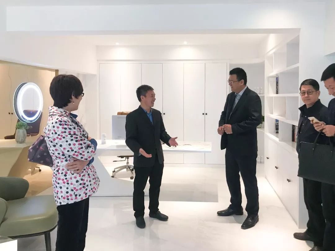 乌鲁木齐高新区领导一览表,乌鲁木齐高新区管委会主要领导