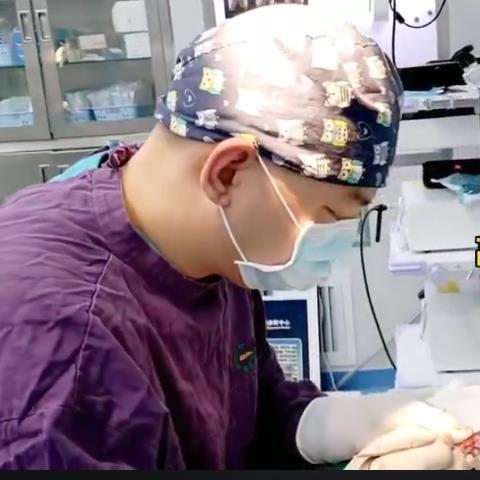 先天小耳畸形全耳再造手术成功吗,余文林再造耳手术后疤痕明显吗