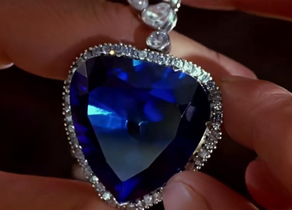 施华洛世奇天鹅背面标志,施华洛世奇大号天鹅是假的嘛