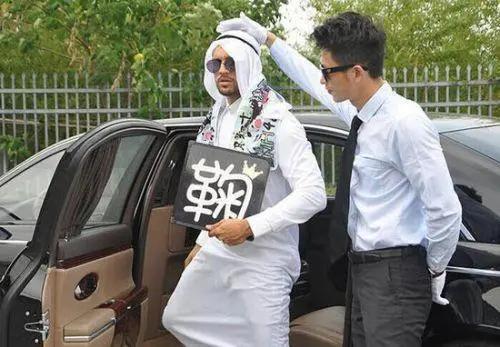 把迪拜土豪迷得团团转,怎么看待王思聪diss鞠婧祎