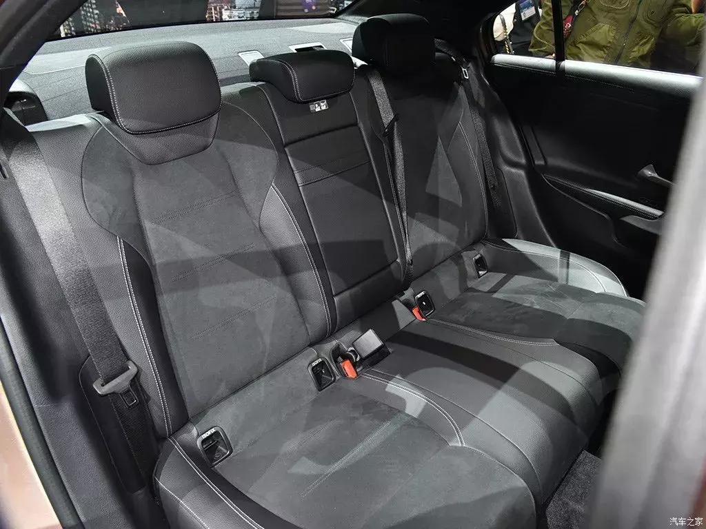 试驾奔驰新款三厢a级,全新奔驰a级2021