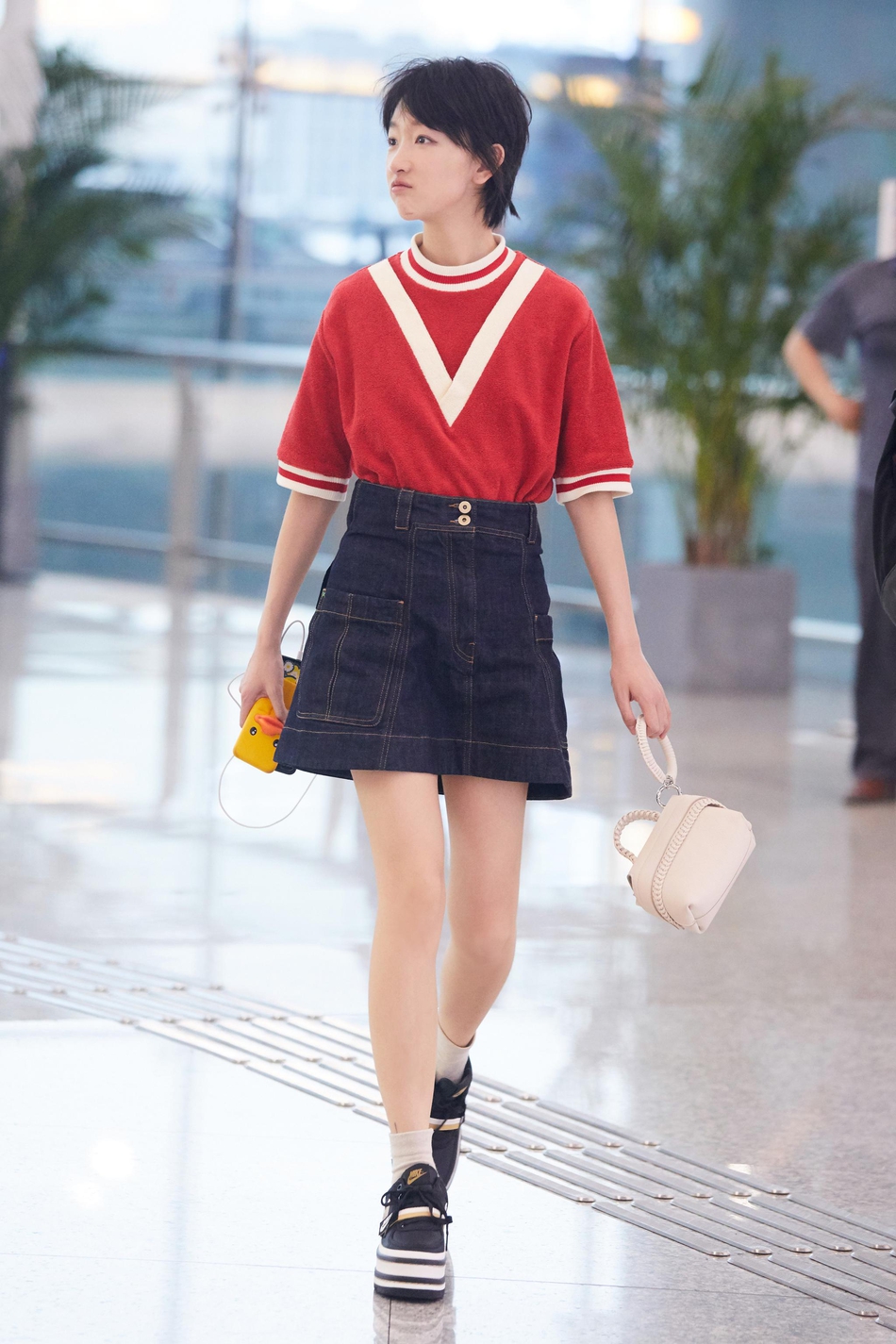 40岁男人脸黑个矮穿什么衣服,个子矮适合穿搭什么衣服