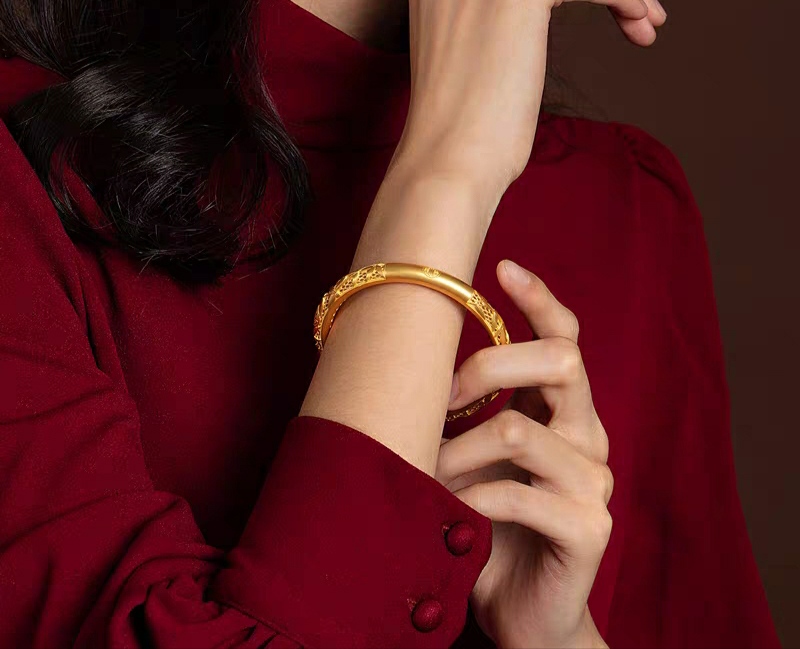 女式黄金手镯什么款式好看,彩金镶翡翠手镯