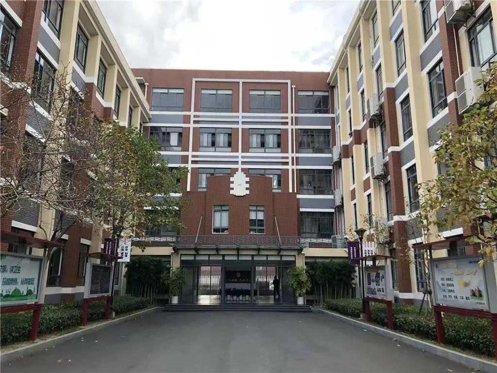 超额预警！今年又有8个热门公办初中政策收紧！入户年限逐年递增