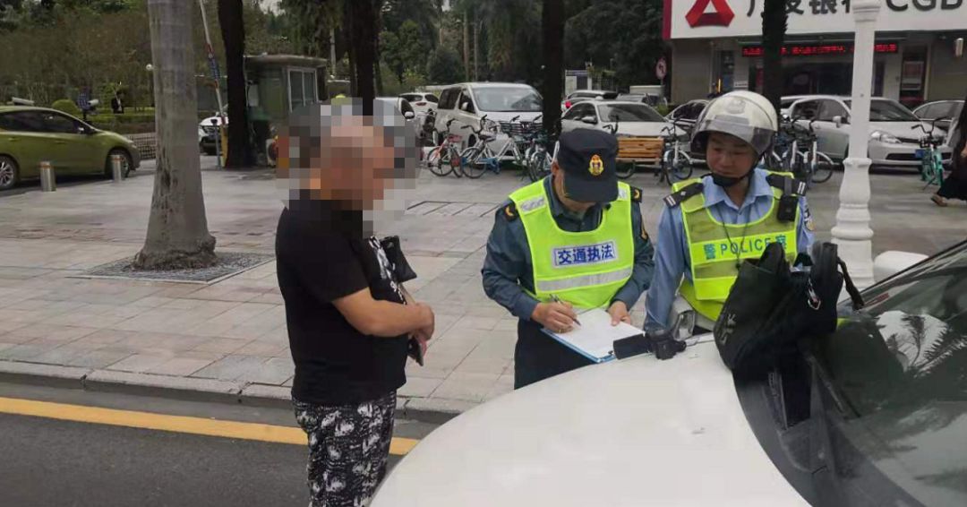 珠海交警查大巴车,珠海交警抓套牌车