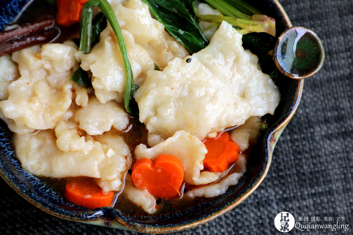 扯一碗面皮汤，多了这一步面团就不粘手了，还是记忆中的味道……