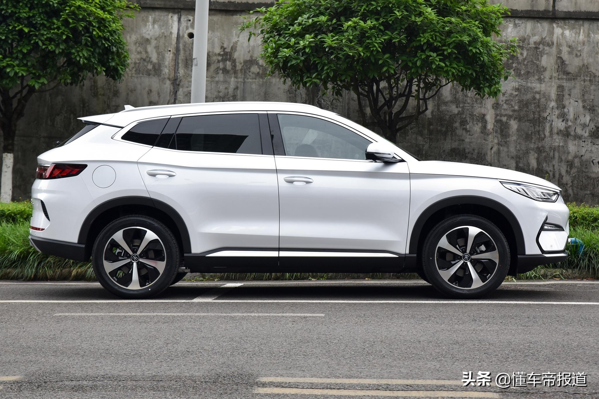 新款宋plusev2022款动力,新车底盘有点抖