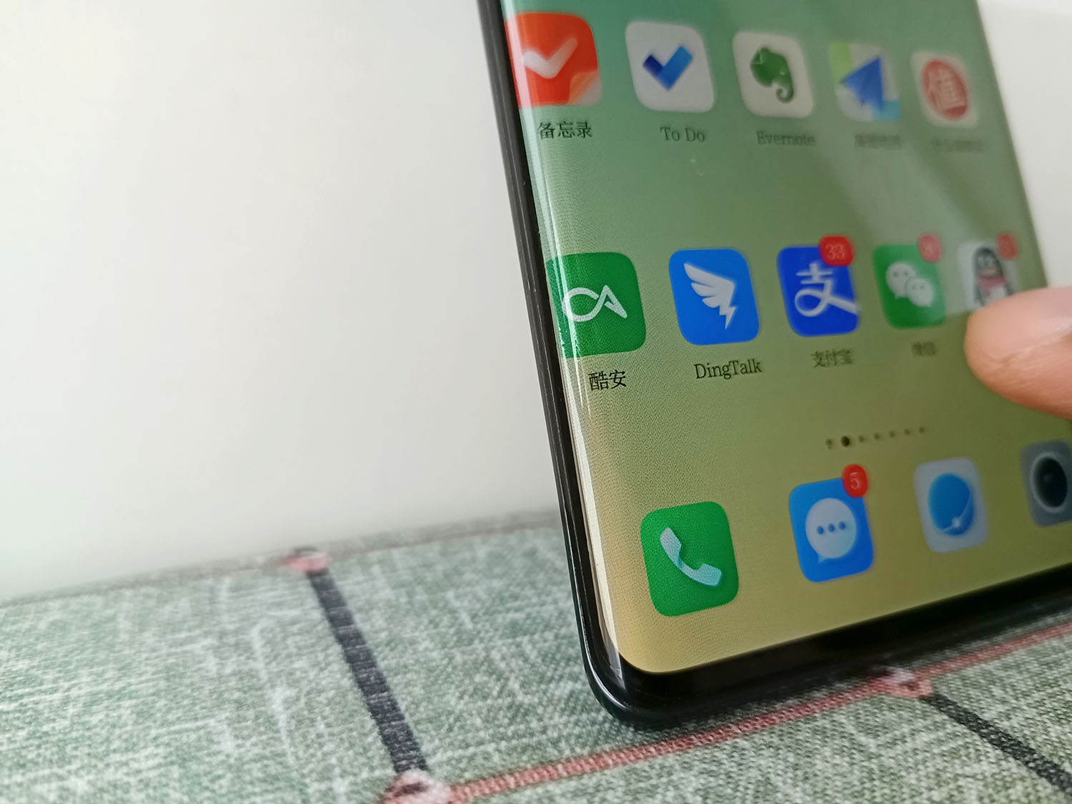 荣耀v40最详细评测,荣耀v20半年后表现如何