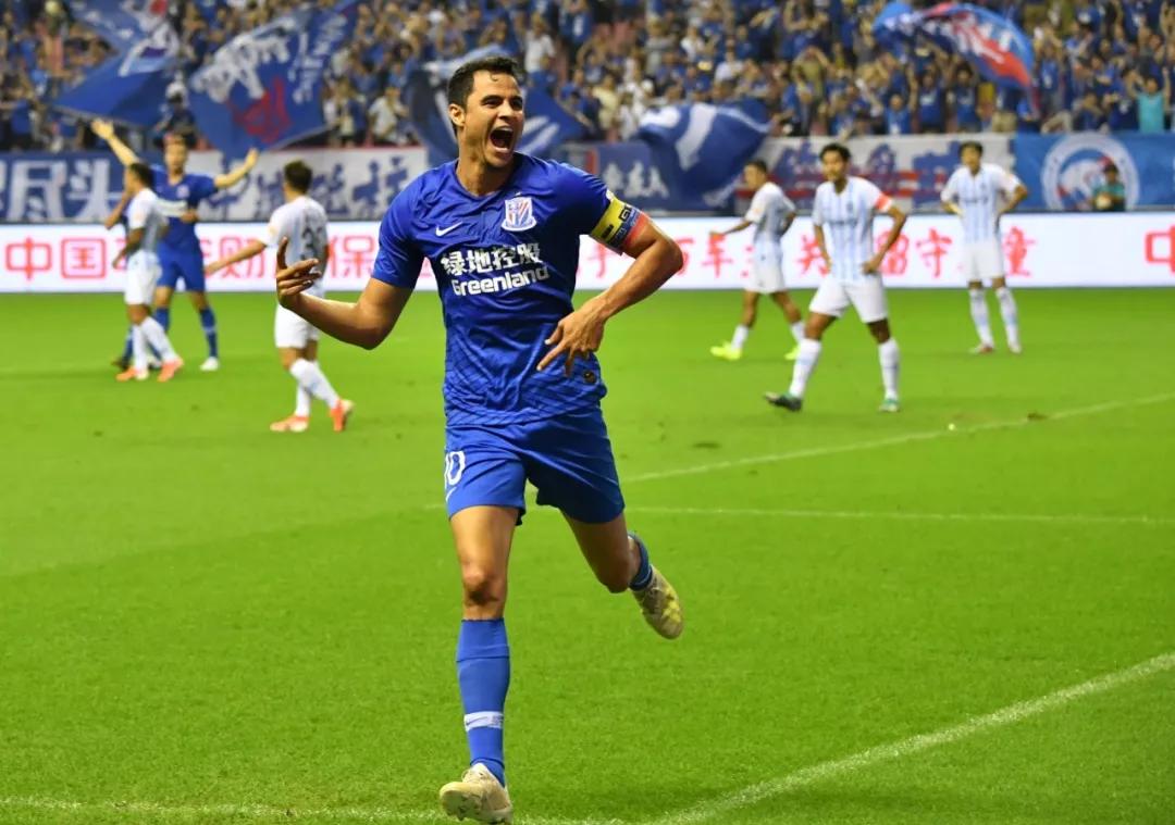 差距！申花8年队史功勋终老蓝魔，中超第一白眼狼如同苍蝇一样