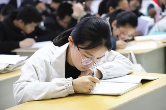 985学历毕业找到工作后后悔,985大学生毕业后真实现状