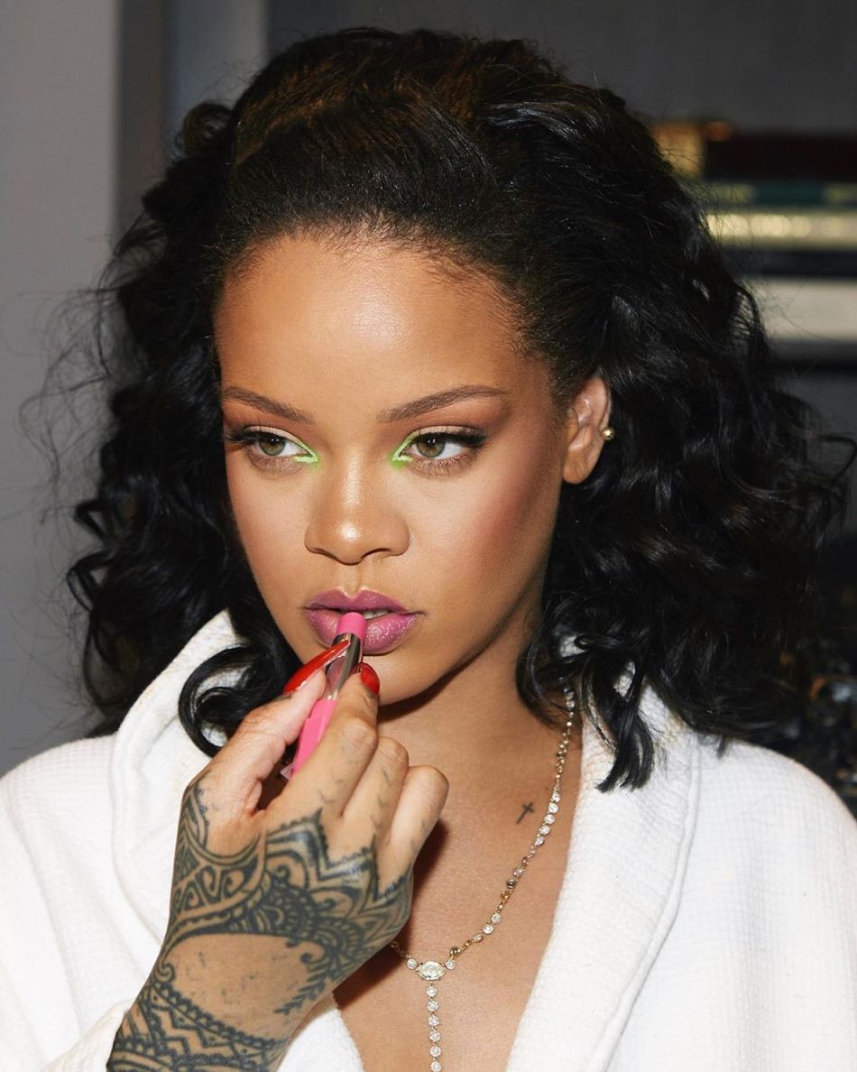 蕾哈娜同款文胸,维密大秀歌曲现场蕾哈娜