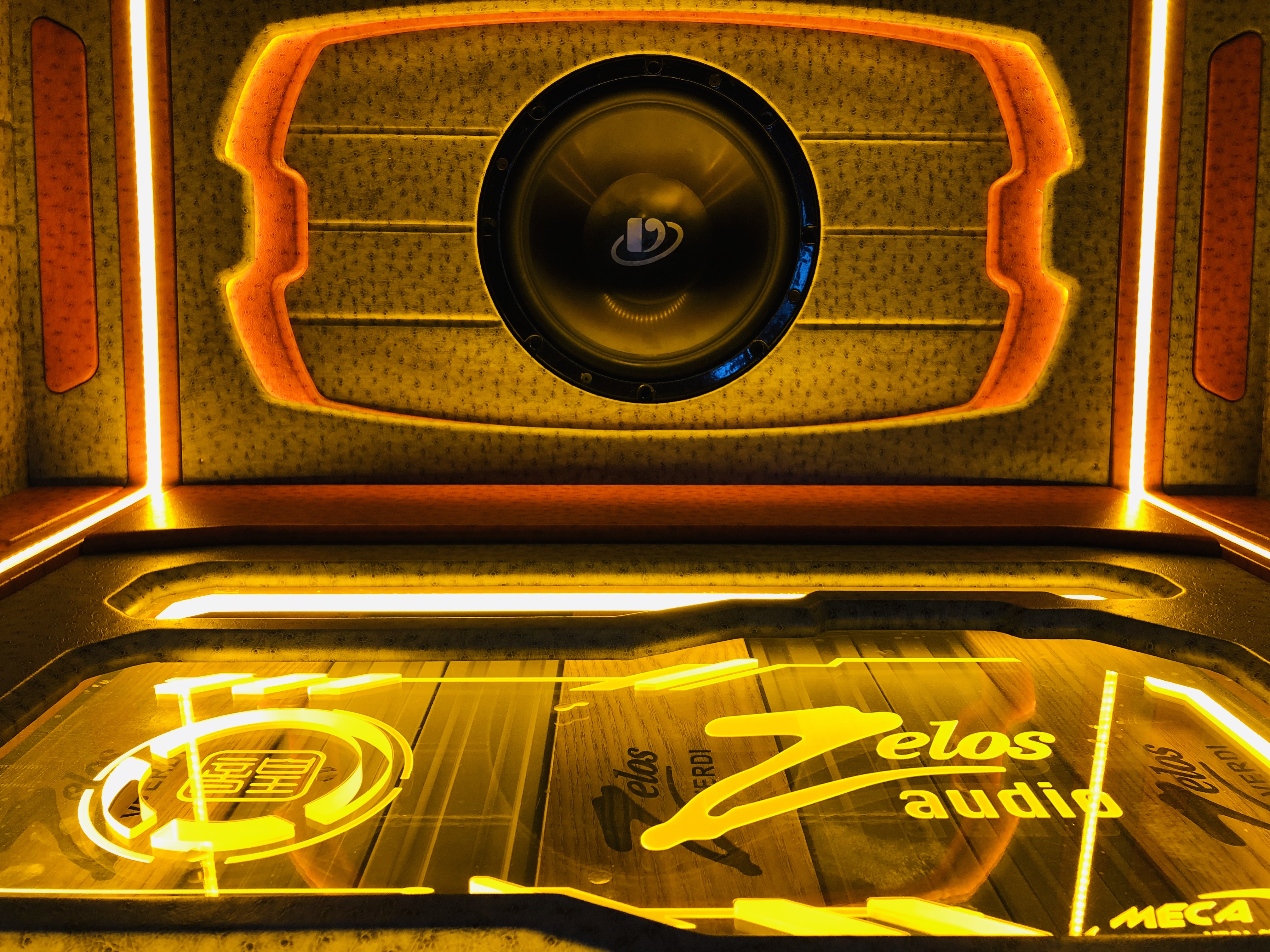 音皇丰田皇冠汽车音响改装桃木功放,视觉听觉双重享受