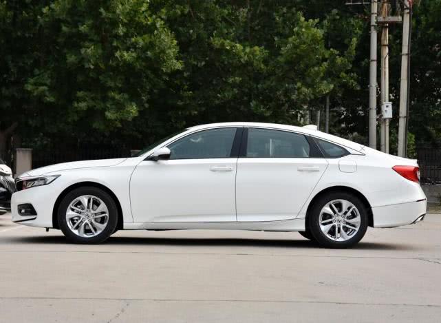 没买大众迈腾，全款裸车176800提本田雅阁，两万公里最低油耗5.9