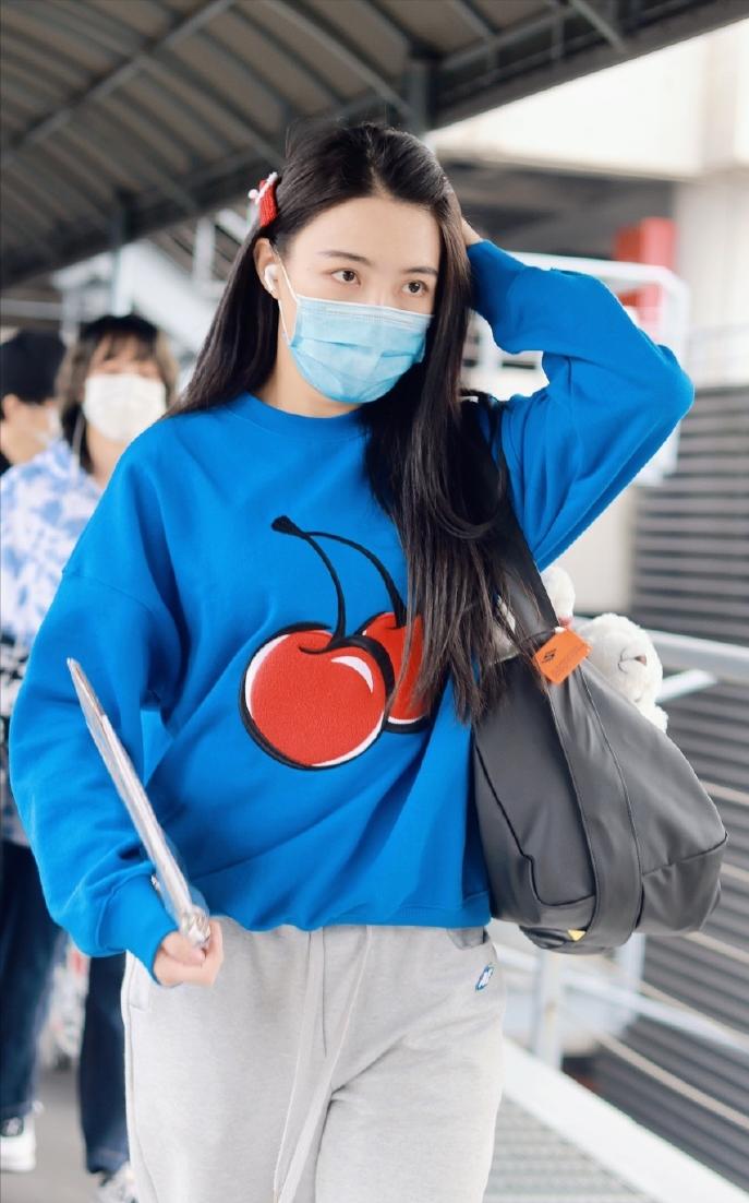 健身包hold不住，环保袋太显土，背SUBTLE运动旅行包能疯狂上分