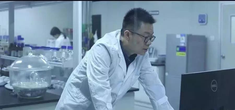 2023年口腔种植发展曲线图,目前口腔种植体种类