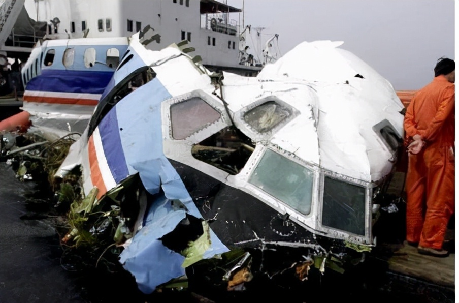 大连5.7空难机长果断坠海,大连五七空难在蟹子湾吗