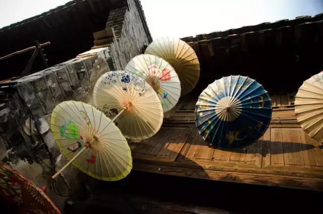 美丽的油纸伞江南水乡独特的风韵,撑一把油纸伞感受一种朦胧的美