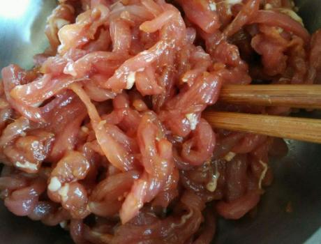 用鱼香汁做鱼香肉丝,鱼香肉丝的鱼香汁没有饭店的味道