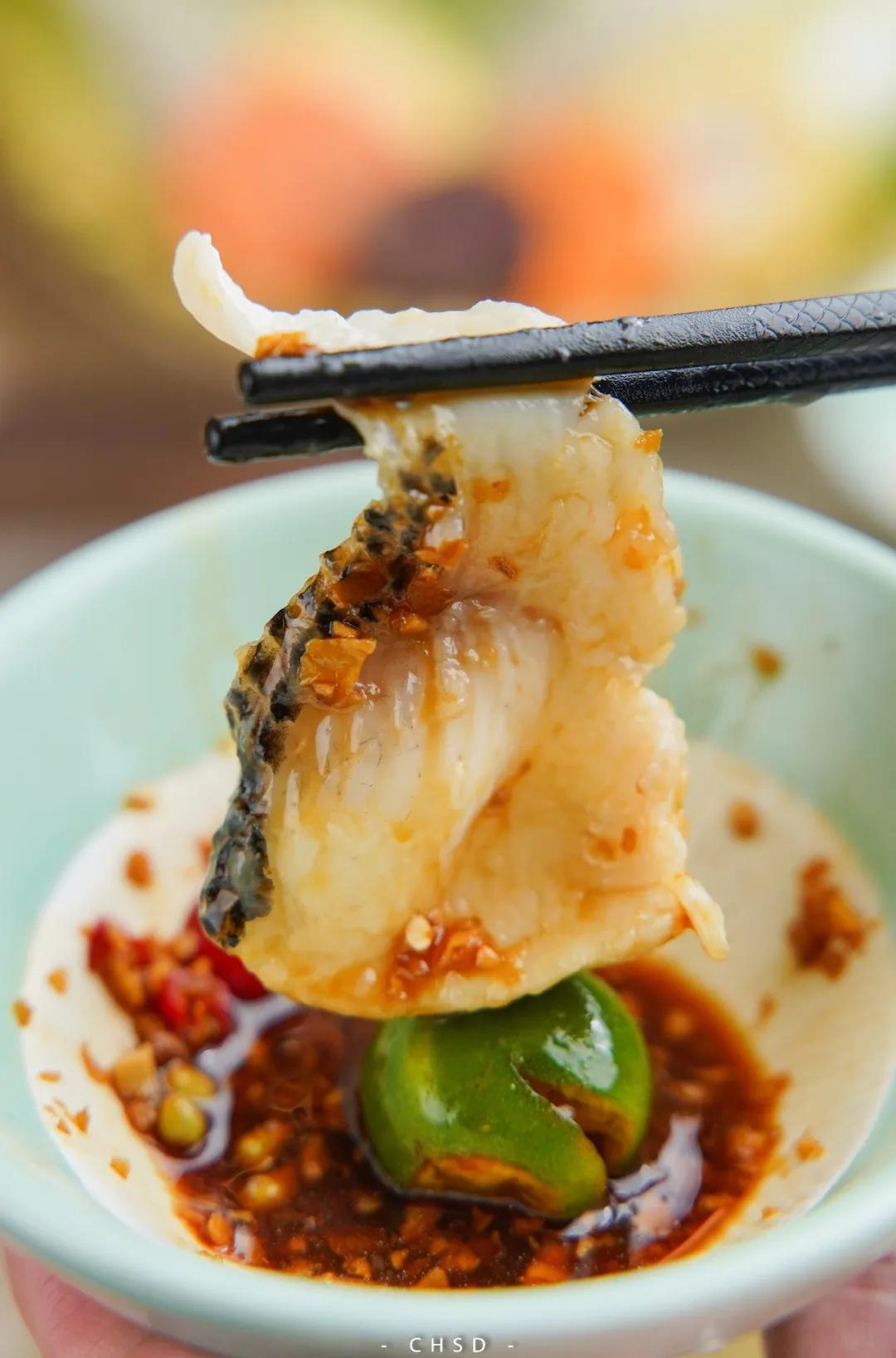 椰椰椰！这家人气椰子鸡专门店，光是汤底就喝饱了