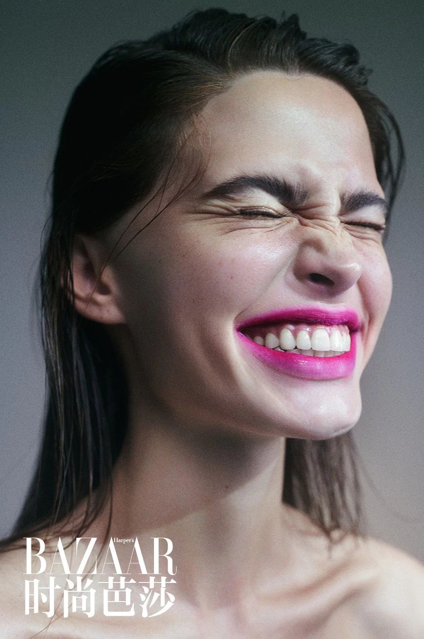 对自己的美色一无所知,对自己的美貌浑然不知