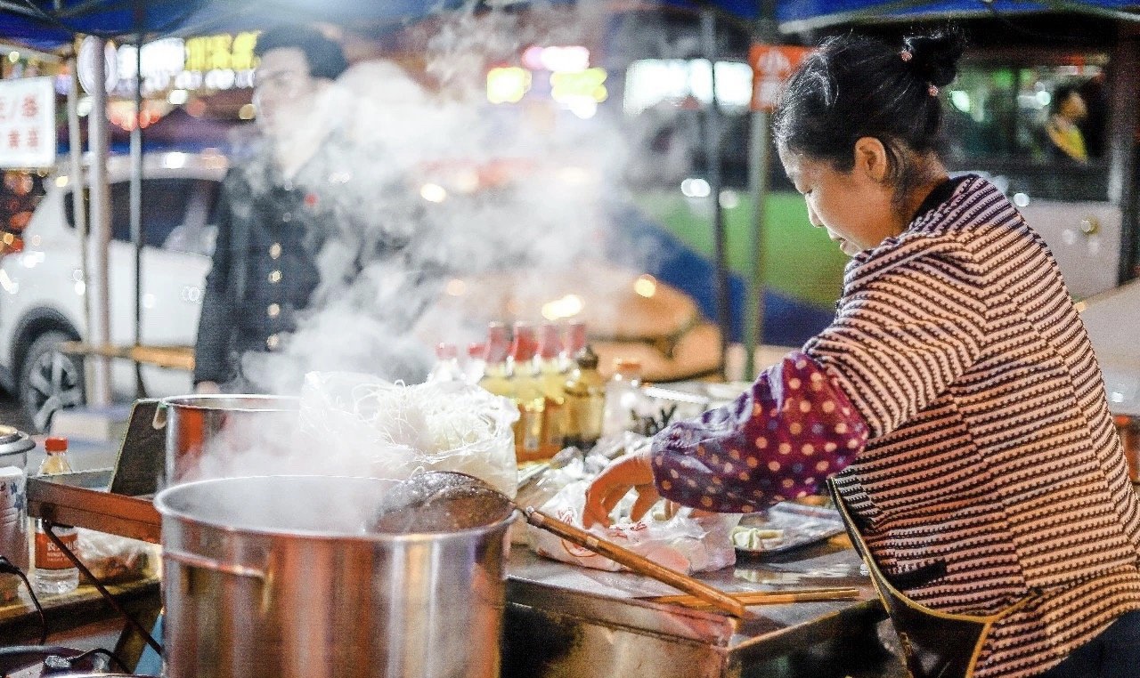 重庆九龙坡小吃一条街夜市,重庆排名第一的美食街