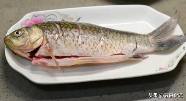 红烧鱼不煎不炸如何调配酱汁,红烧鱼教你正确做法鲜香入味