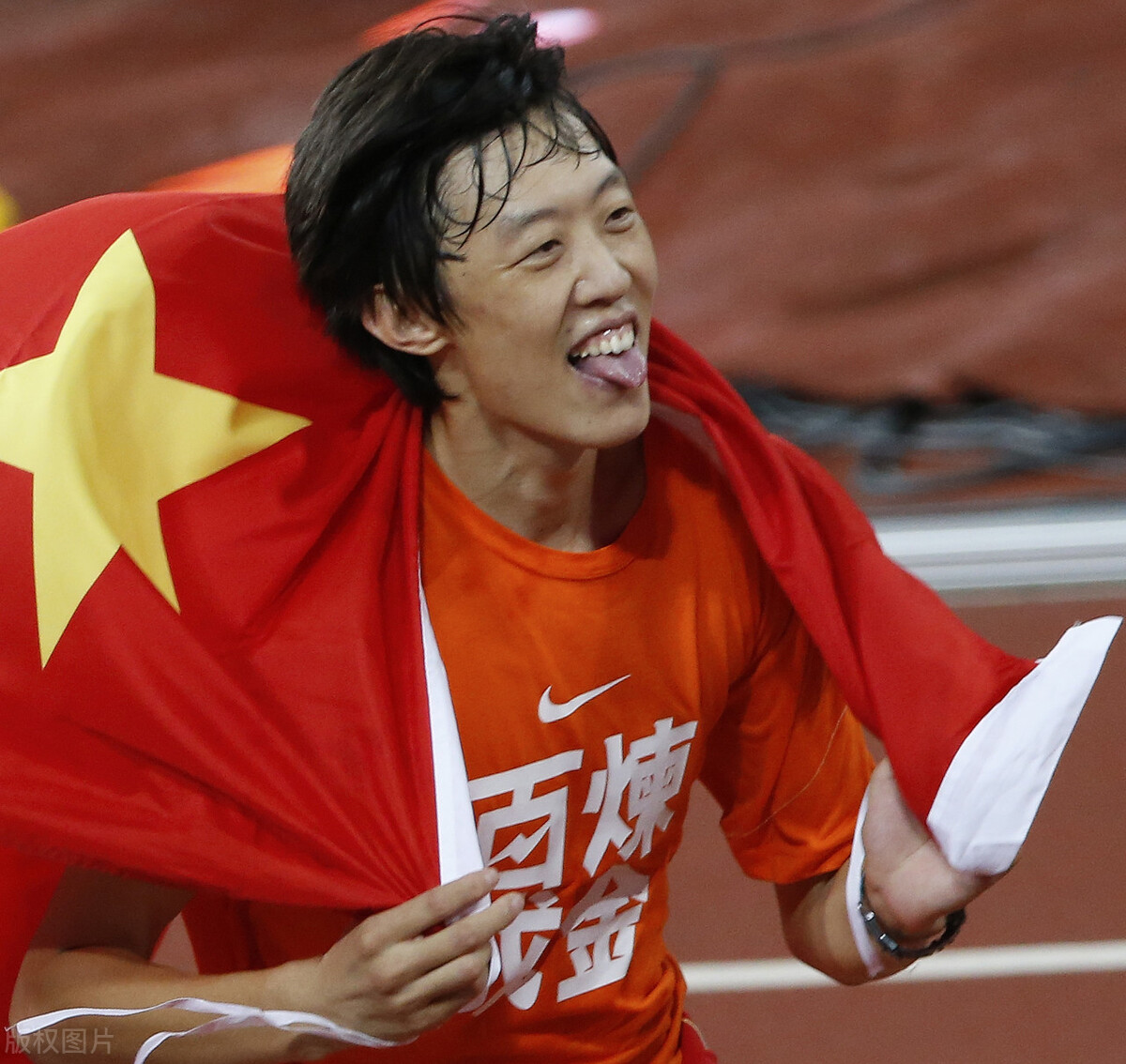 从跳高冠军到网红,张国伟已忘记2米39的一生追求了吗?拼命想红的他撂了国家队的挑子,但他的选择值得尊重