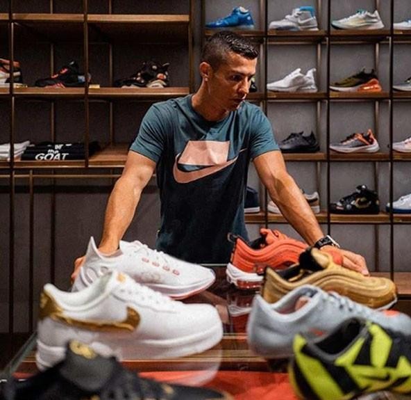 c罗的最新球鞋,c罗最新个人球鞋