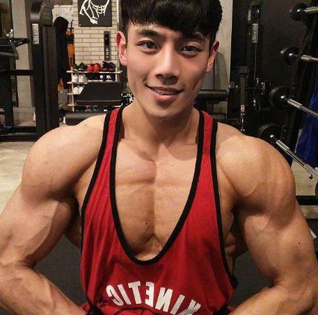 外国小哥锻炼身材变化,国外健身小哥哥身材