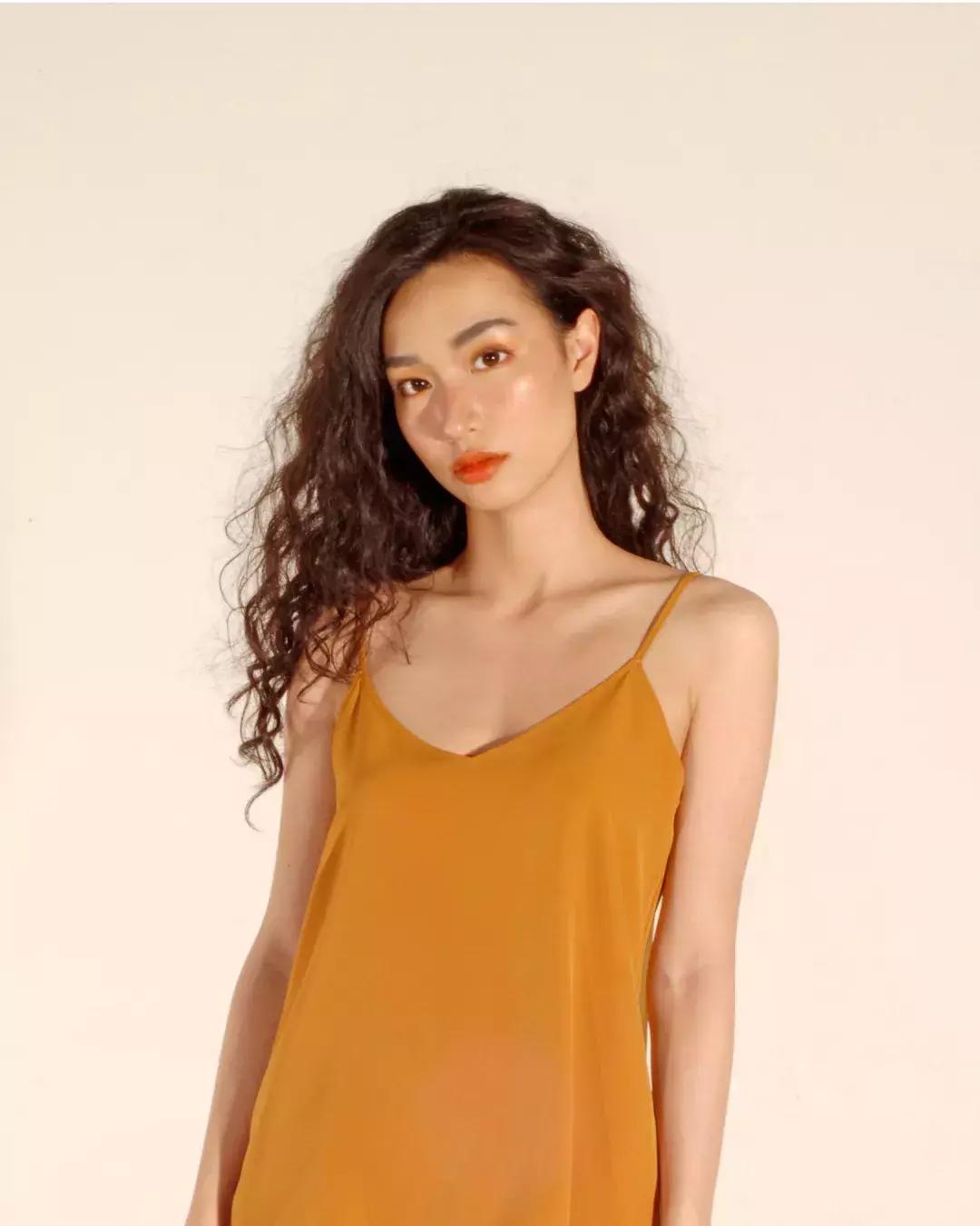 正确涂口红的视频,口红正确涂法不沾杯