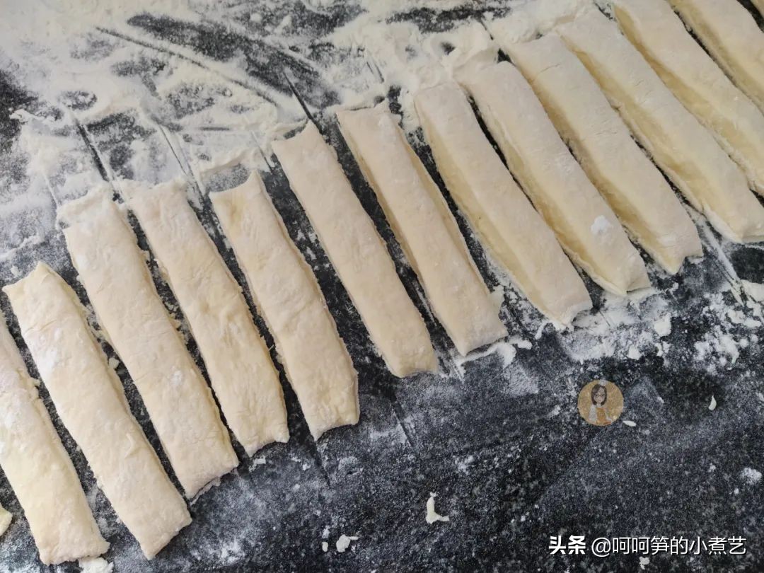 油条新方法不揉面不擀面蓬松柔软,油条为啥蓬松