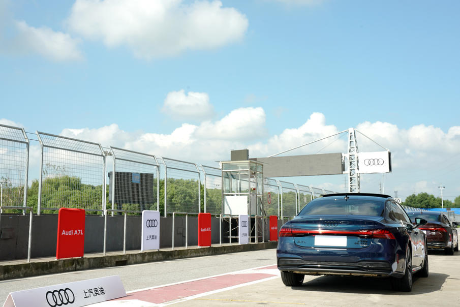 3.0v6全时四驱空气悬挂车型,全系空气悬架6种排量轿跑