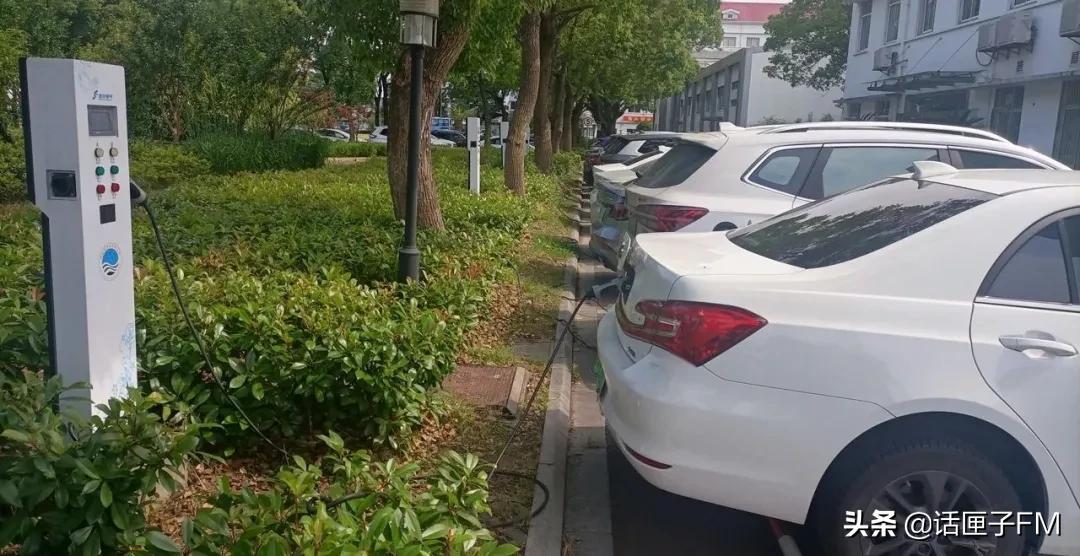 电动汽车充电充不满就拔好吗,电动汽车在充电桩上充不进电