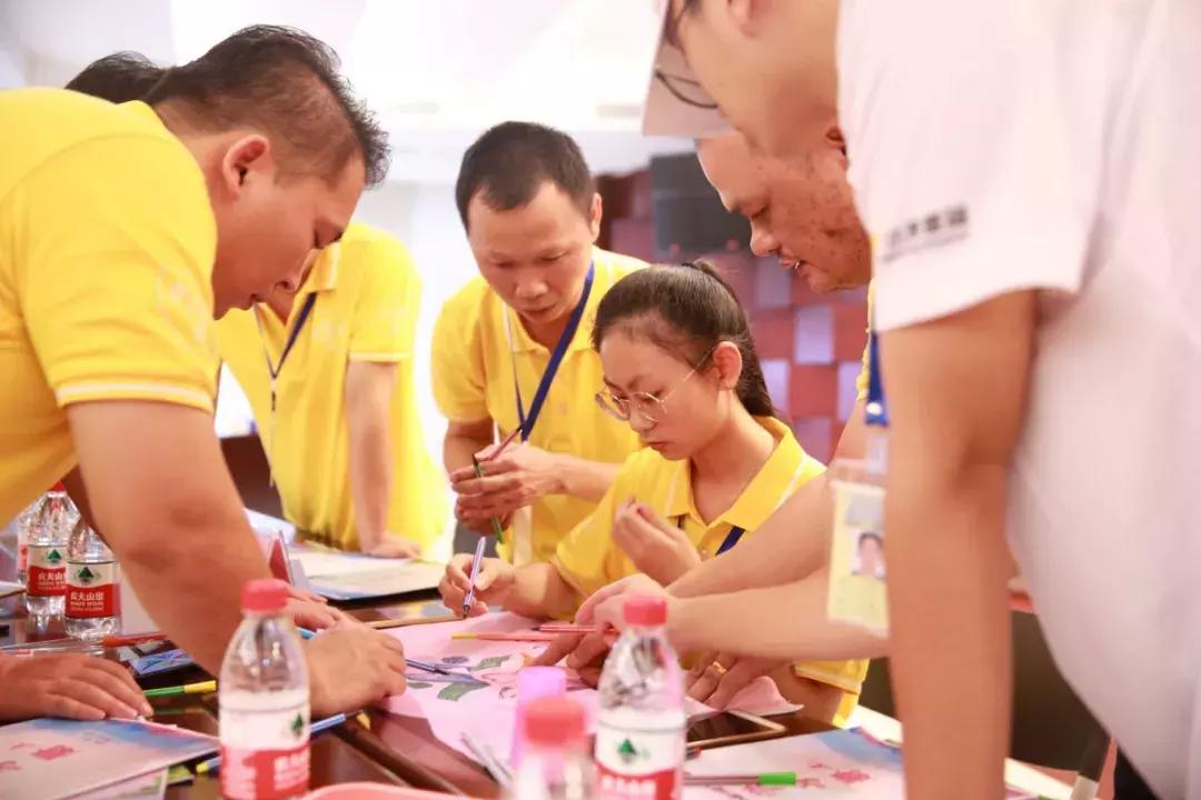 给你一个舞台秀出自己的精彩,给你一个展示自己的舞台