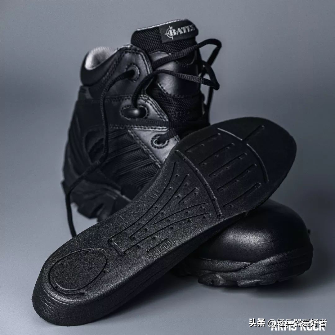 适合夏天穿的透气军靴,穿什么鞋雨天防滑最好