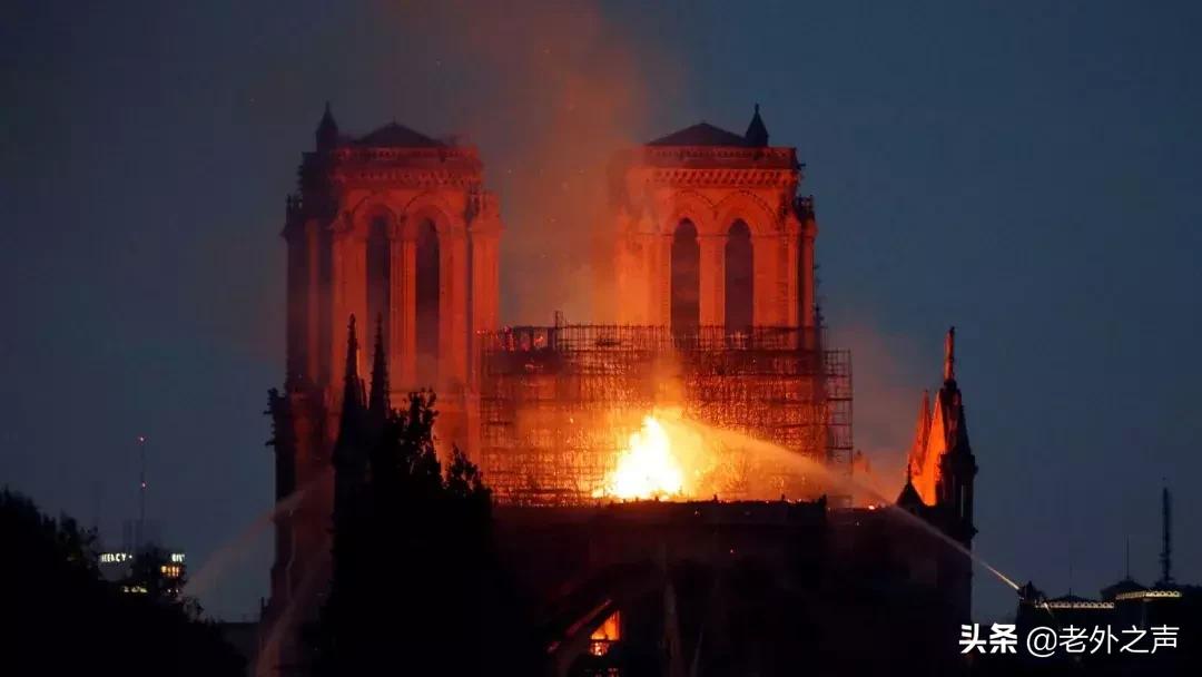 巴黎圣母院起火网友的评论,巴黎圣母院失火全过程