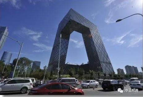 以建筑为主题的服装设计主题分析,服装设计建筑设计