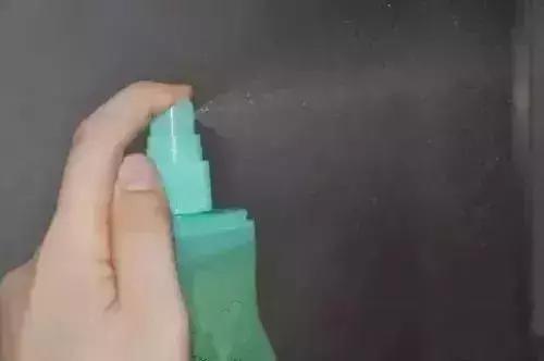 涂抹花露水出现红疹子,涂抹花露水引发大抢救