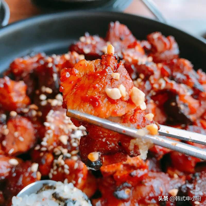 东北经典的酱猪肘怎么做入味,韩式猪肘最好吃的做法