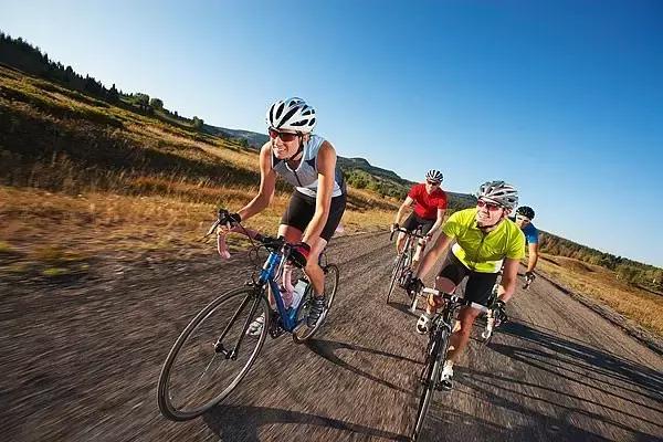 自行车不装挡泥板的下场,自行车不安装脚撑