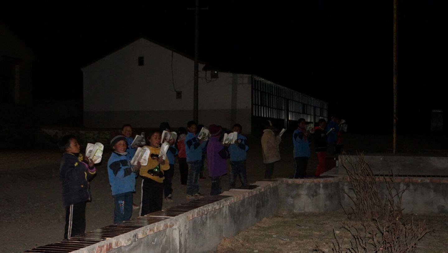 云南青海接连强震死伤39人，有人已在广场睡了两晚，近40年未见类似情况，专家提醒未来有无更强地震仍需关注