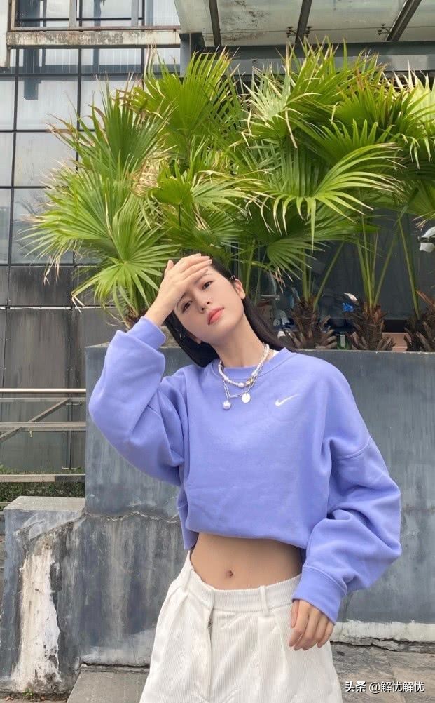 周雨彤同款aj上身图,周雨彤aj4