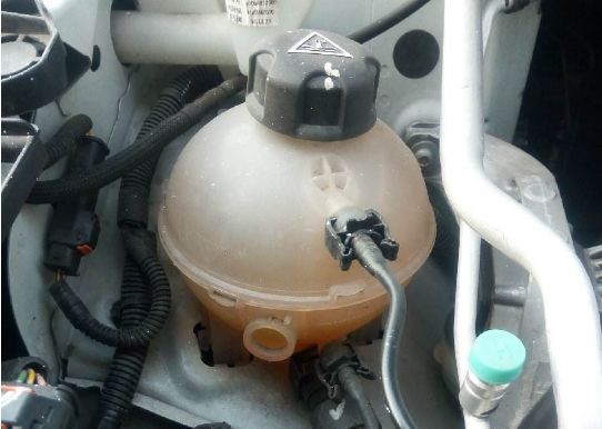 车没有防冻液可以加矿泉水吗,车上防冻液没了会怎么样