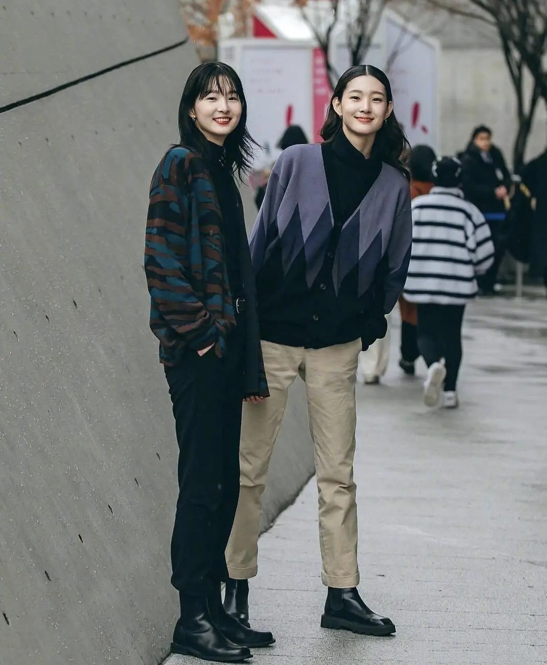 韩国女神穿搭,又飒又美的韩国女孩街拍穿搭示范