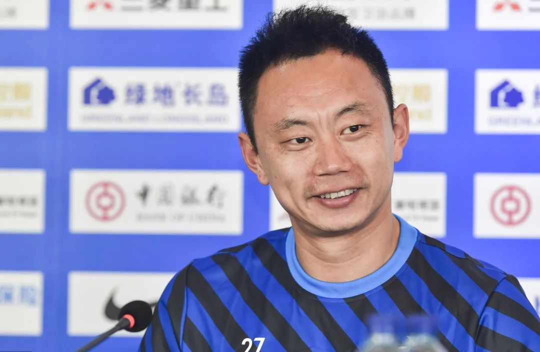 李帅：“小曹紧张得9点就睡了。”曹赟定：“这么紧张我疯啦？”