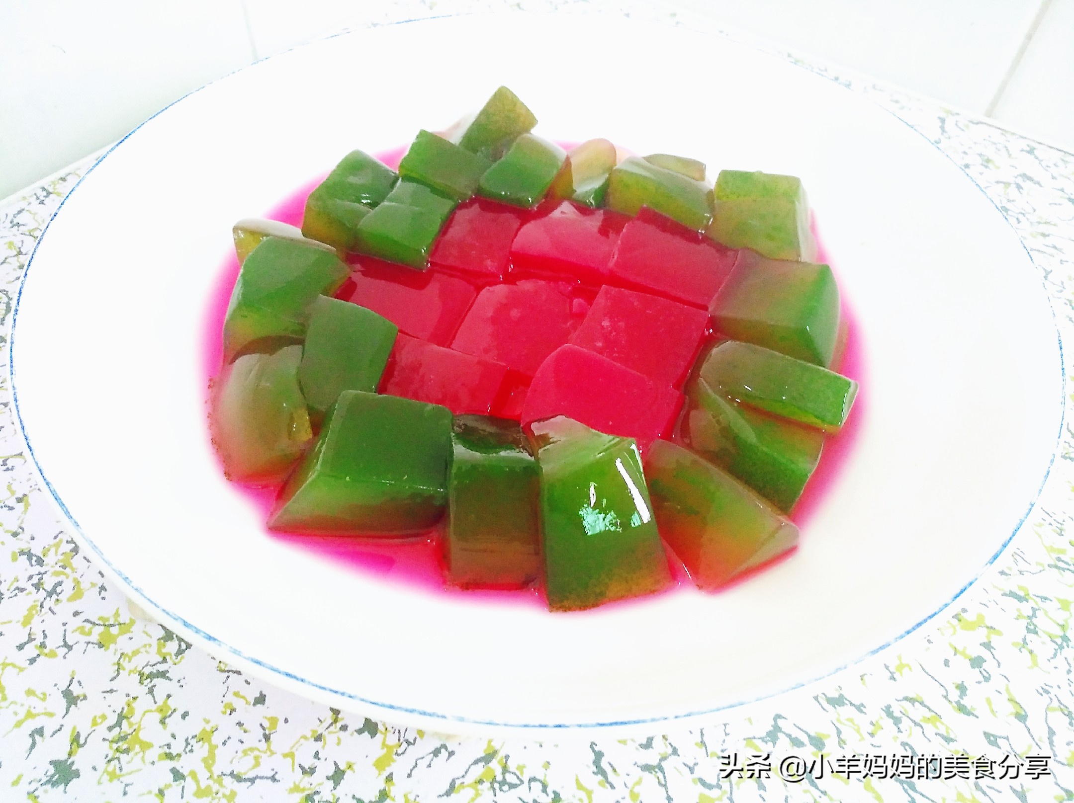 怎么在家做火龙果白凉粉,苹果凉粉火龙果凉粉