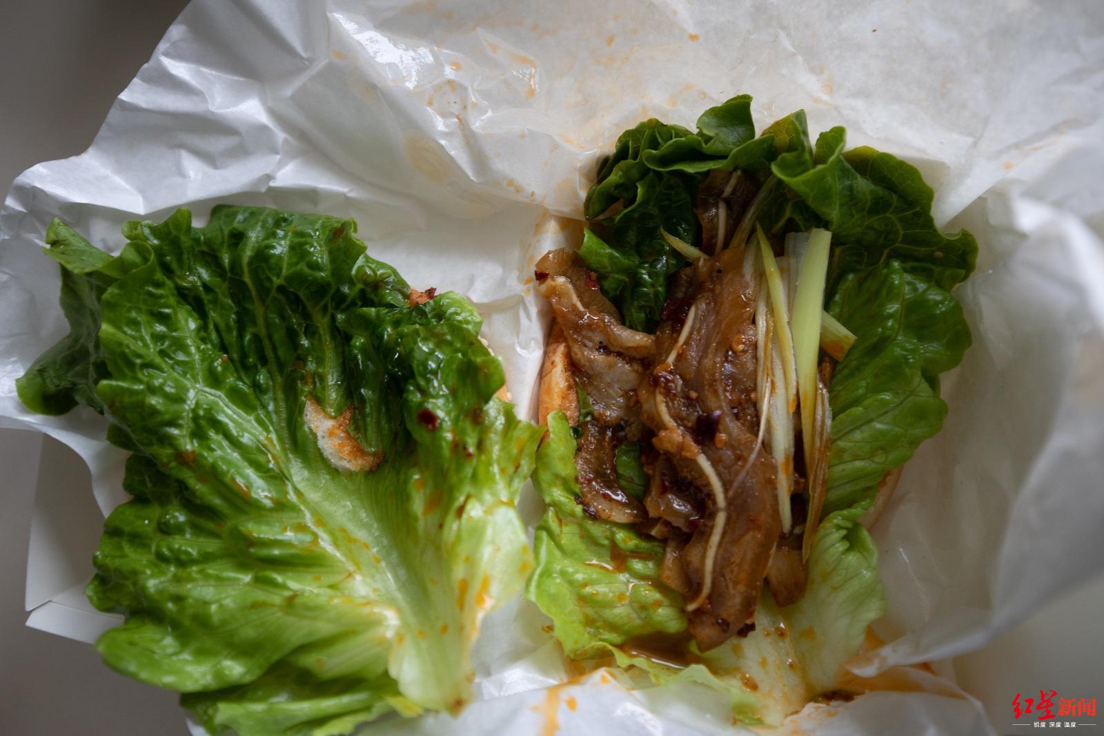 棒棒鸡开卖汉堡，成都人估计要忘记KFC了……你喜欢香丝堡还是心肝堡？