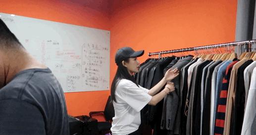 每天收十几件快递,每天收200单快递