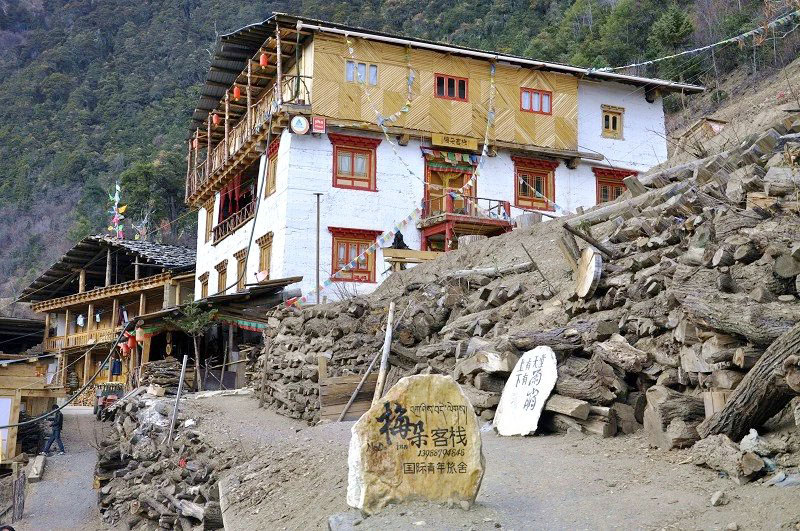 雪山脚下的雨崩村徒步,雨崩村徒步之旅