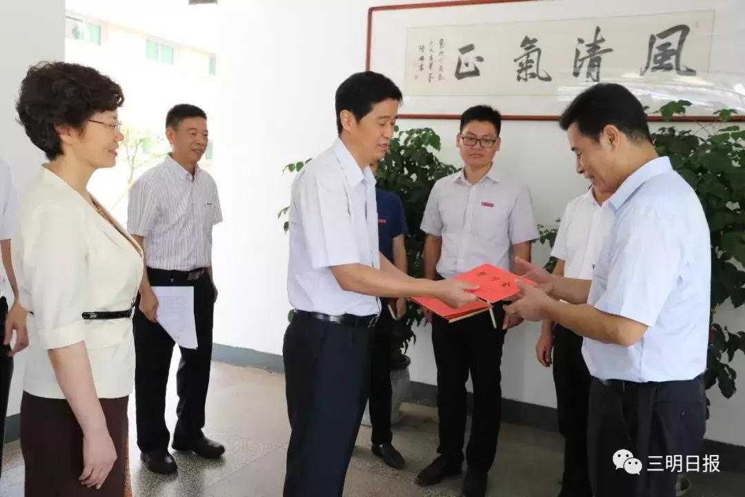 市区两级领导看望慰问广大教师,县领导看望慰问教师和教育工作者